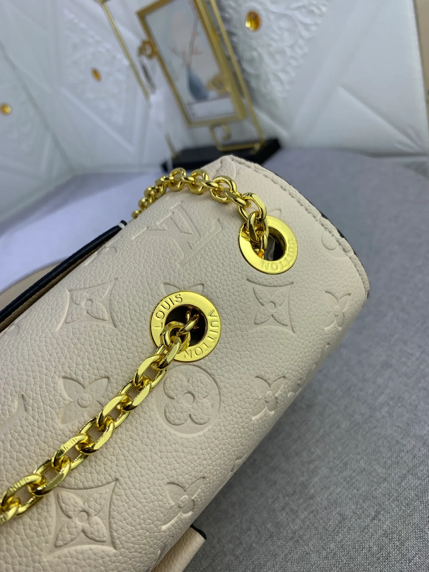 All Categories Official Website "Brand Women's Bags" Women's Bags 💙 LV Upgraded Original This Marceau chain bag is made of Monogram Empreinte embossed leather, with a plain leather flap and soft leather lining. Signature S-lock clasp and chain add to the elegance, and there's room for a large wallet and iPhone