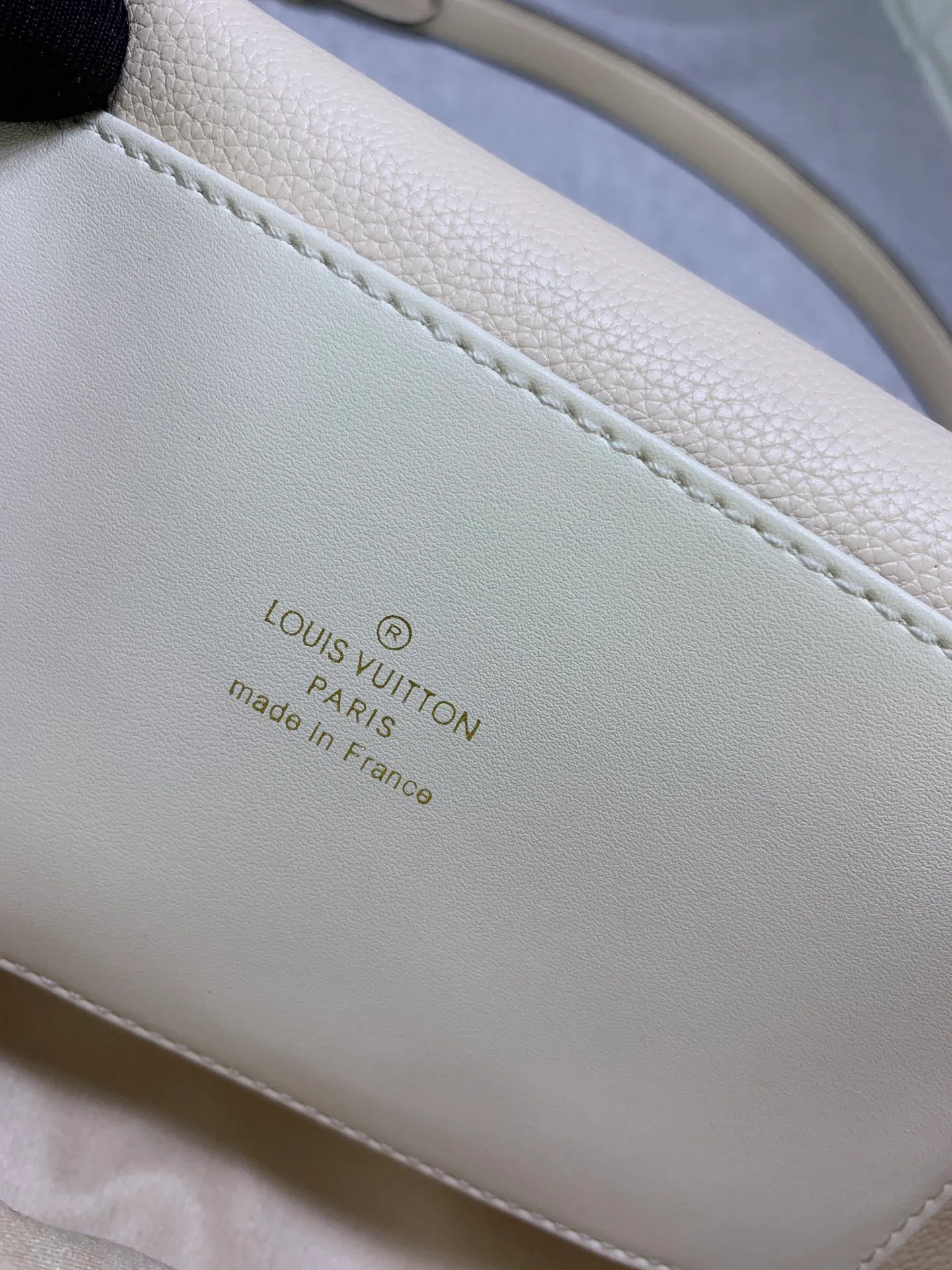 All Categories Official Website "Brand Women's Bags" Women's Bags 💙 LV Upgraded Original This Marceau chain bag is made of Monogram Empreinte embossed leather, with a plain leather flap and soft leather lining. Signature S-lock clasp and chain add to the elegance, and there's room for a large wallet and iPhone