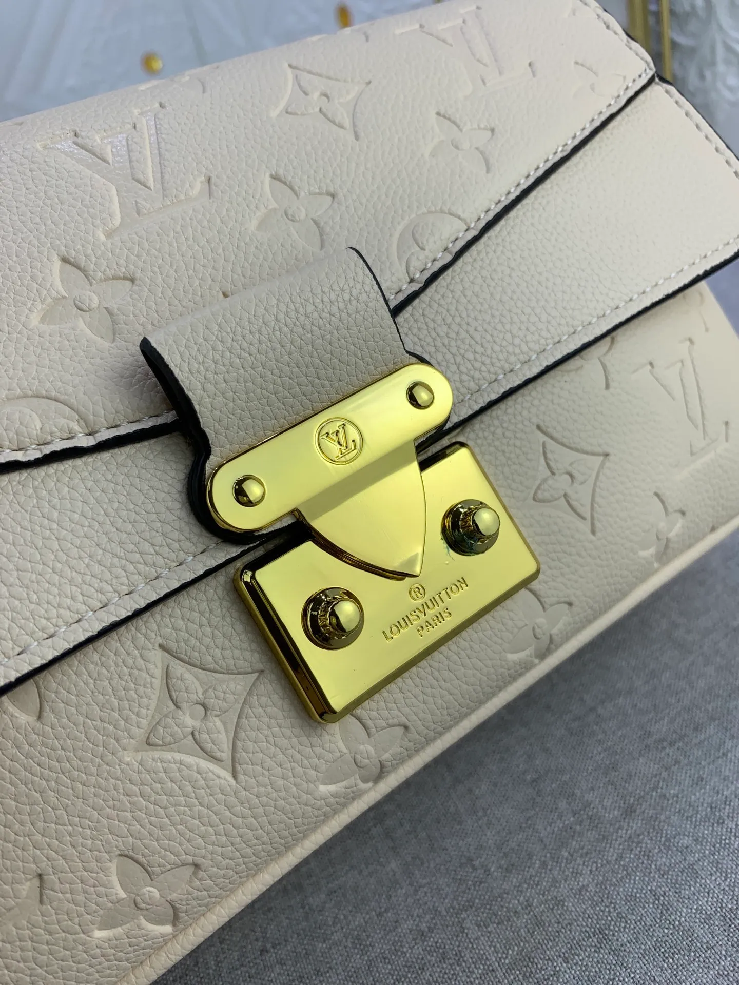 All Categories Official Website "Brand Women's Bags" Women's Bags 💙 LV Upgraded Original This Marceau chain bag is made of Monogram Empreinte embossed leather, with a plain leather flap and soft leather lining. Signature S-lock clasp and chain add to the elegance, and there's room for a large wallet and iPhone