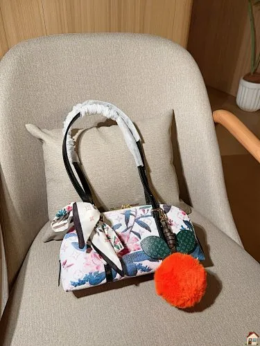 All categories Official website "Brand Women's Bags" Women's Bags 💙 LV 2025 new LV armpit bag