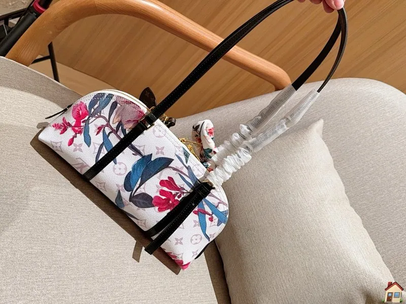 All categories Official website "Brand Women's Bags" Women's Bags 💙 LV 2025 new LV armpit bag