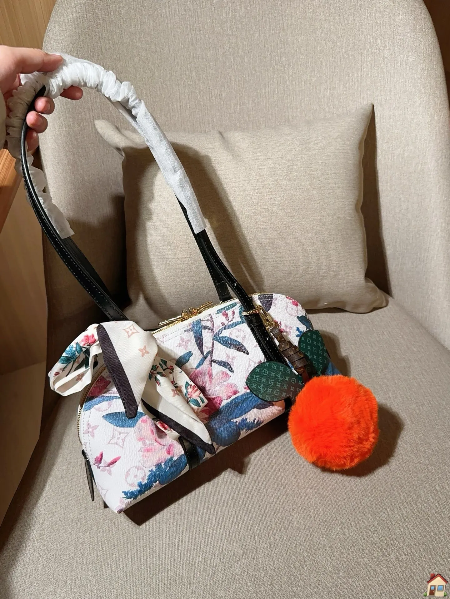 All categories Official website "Brand Women's Bags" Women's Bags 💙 LV 2025 new LV armpit bag