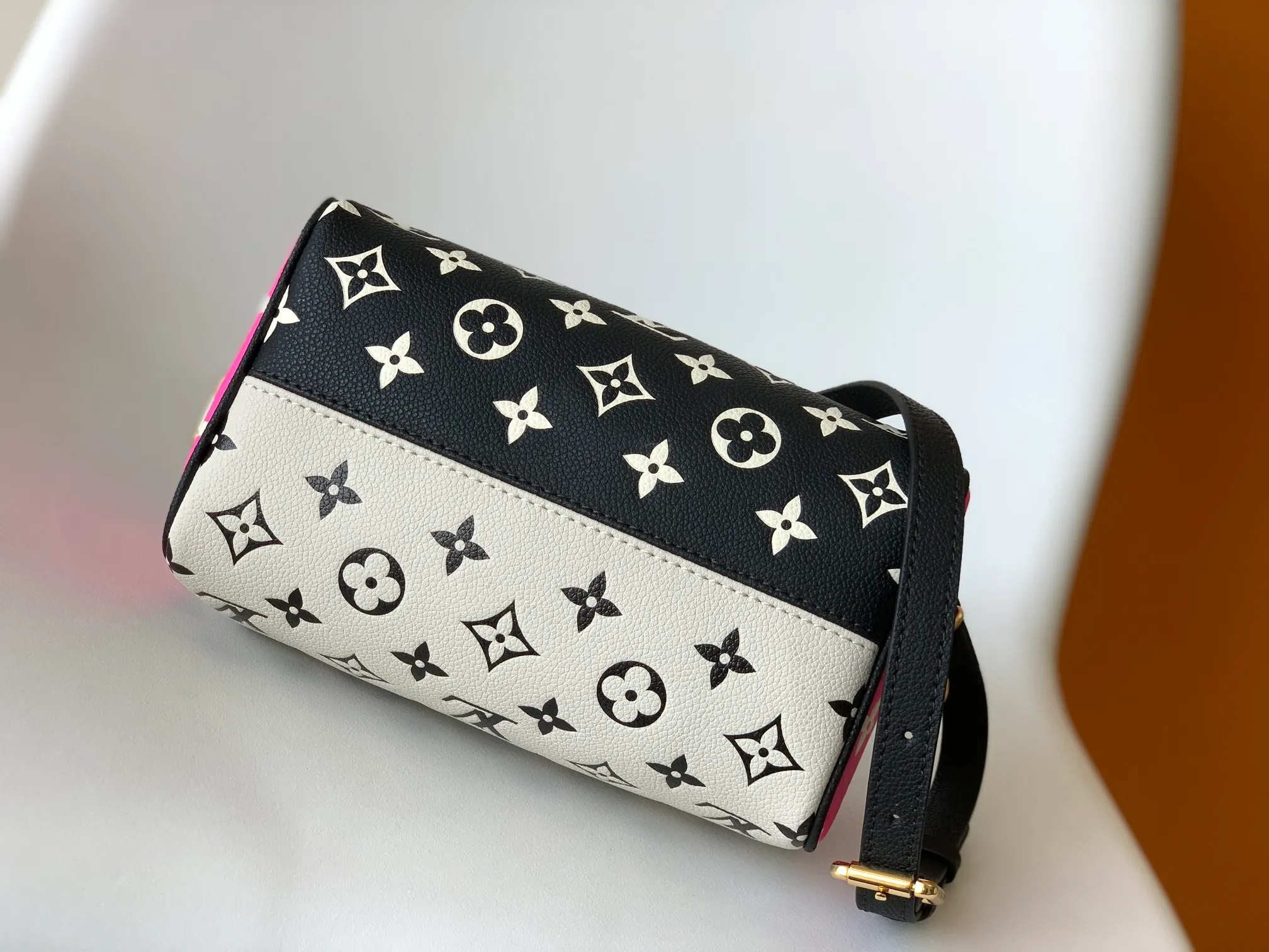 All Categories Official Website "Brand Women's Bags" Women's Bags 💙 LV 2026 New LV Crossbody Bag