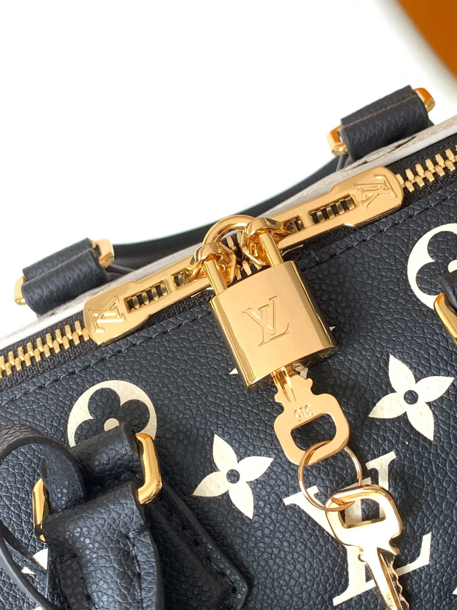All Categories Official Website "Brand Women's Bags" Women's Bags 💙 LV 2026 New LV Crossbody Bag