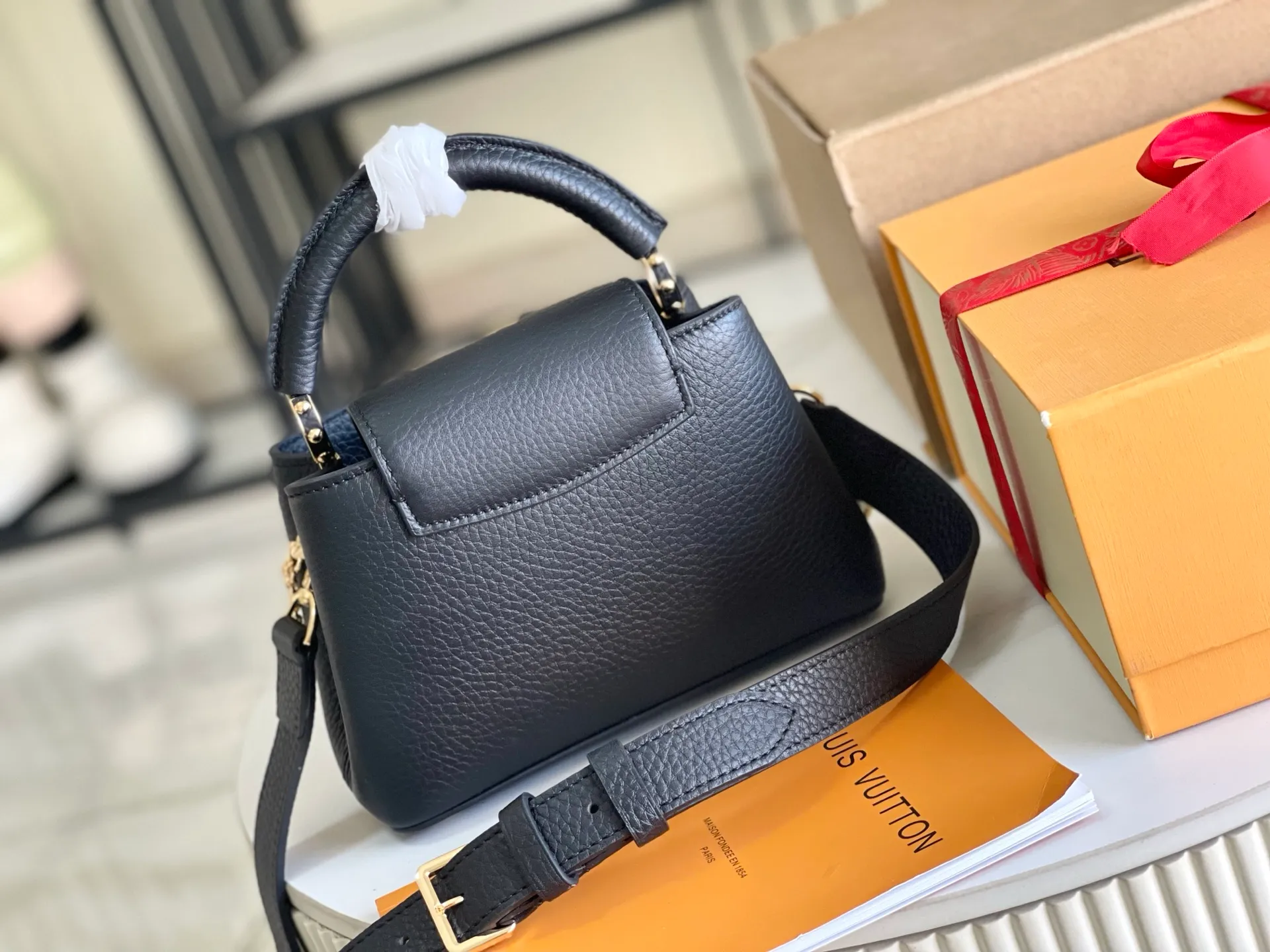 All Categories 💚 Authentic Grade Bags 💚 LV 2026 New LV Top Replica Crossbody Shoulder Bag