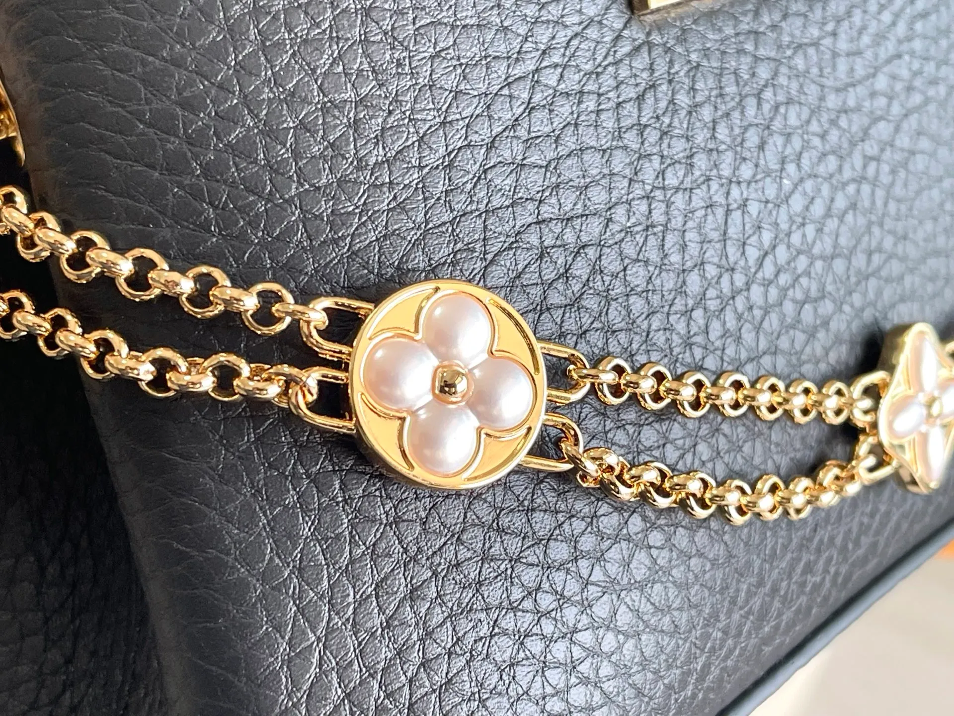 All Categories 💚 Authentic Grade Bags 💚 LV 2026 New LV Top Replica Crossbody Shoulder Bag