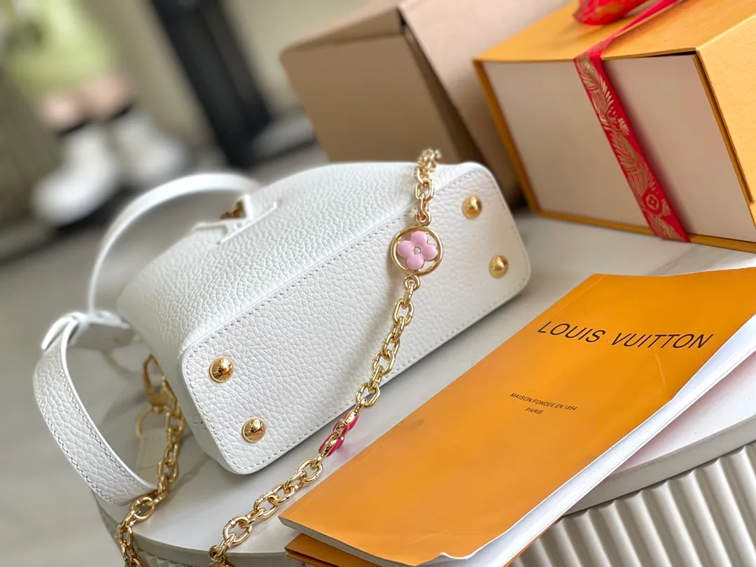 All Categories 💚 Authentic Grade Bags 💚 LV 2026 New LV Top Replica Crossbody Shoulder Bag