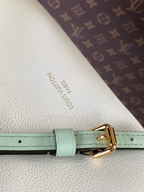 All Categories Official Website "Brand Women's Bags" Women's Bags 💙 LV 2026 New LV Crossbody Bag