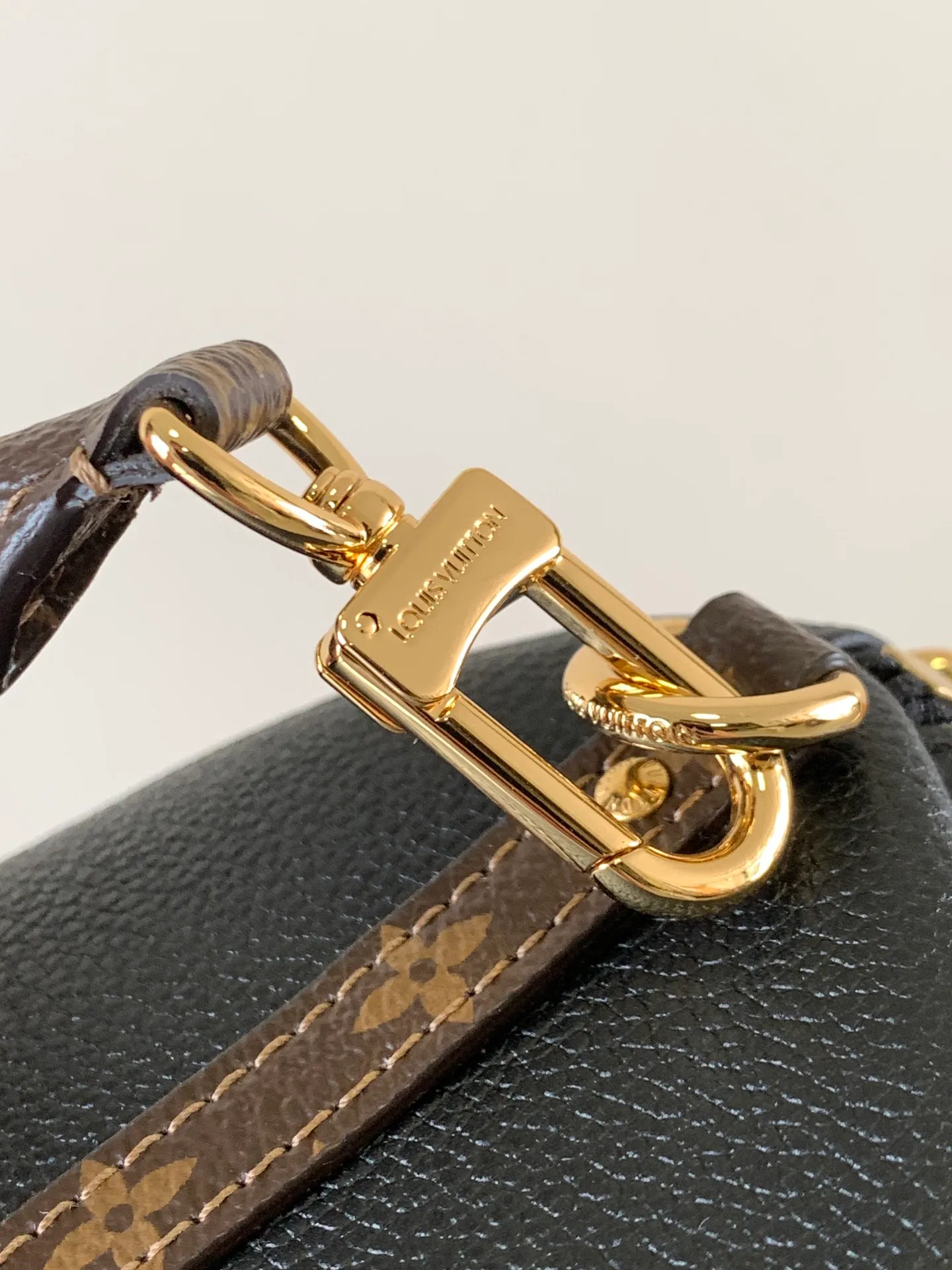 All Categories Official Website "Brand Women's Bags" Women's Bags 💙 LV 2026 New LV Crossbody Bag