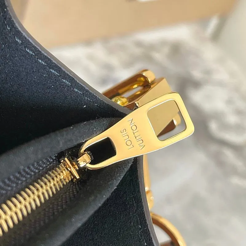 All Categories Official Website "Brand Women's Bags" Women's Bags 💙 LV LV 2026 New Crossbody Shoulder Bag