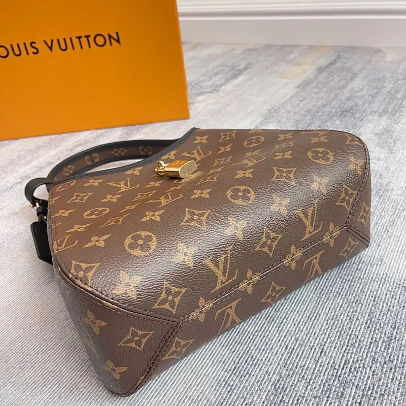 All categories Official website "Brand Women's Bags" Women's Bags 💙 LV 2025 new LV armpit bag
