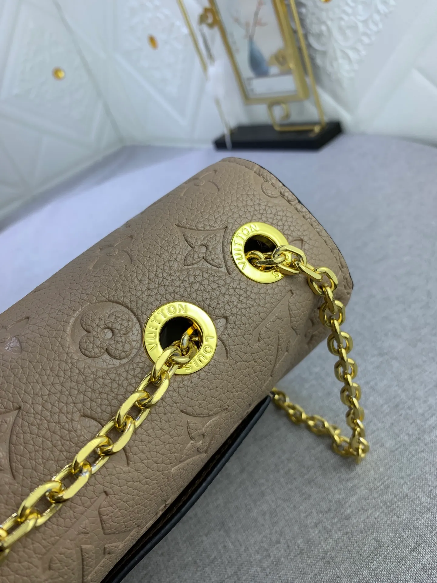All Categories Official Website "Brand Women's Bags" Women's Bags 💙 LV Upgraded Original This Marceau chain bag is made of Monogram Empreinte embossed leather, with a plain leather flap and soft leather lining. Signature S-lock clasp and chain add to the elegance, and there's room for a large wallet and iPhone