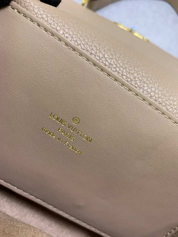 All Categories Official Website "Brand Women's Bags" Women's Bags 💙 LV Upgraded Original This Marceau chain bag is made of Monogram Empreinte embossed leather, with a plain leather flap and soft leather lining. Signature S-lock clasp and chain add to the elegance, and there's room for a large wallet and iPhone