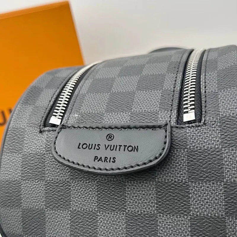 All categories Official website "Brand Women's Bags" Women's Bags 💙 LV 2025 new LV toiletry bag