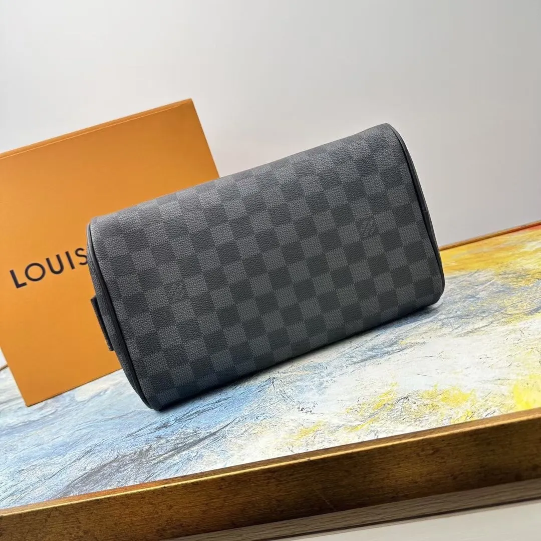 All categories Official website "Brand Women's Bags" Women's Bags 💙 LV 2025 new LV toiletry bag