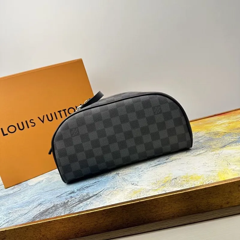 All categories Official website "Brand Women's Bags" Women's Bags 💙 LV 2025 new LV toiletry bag