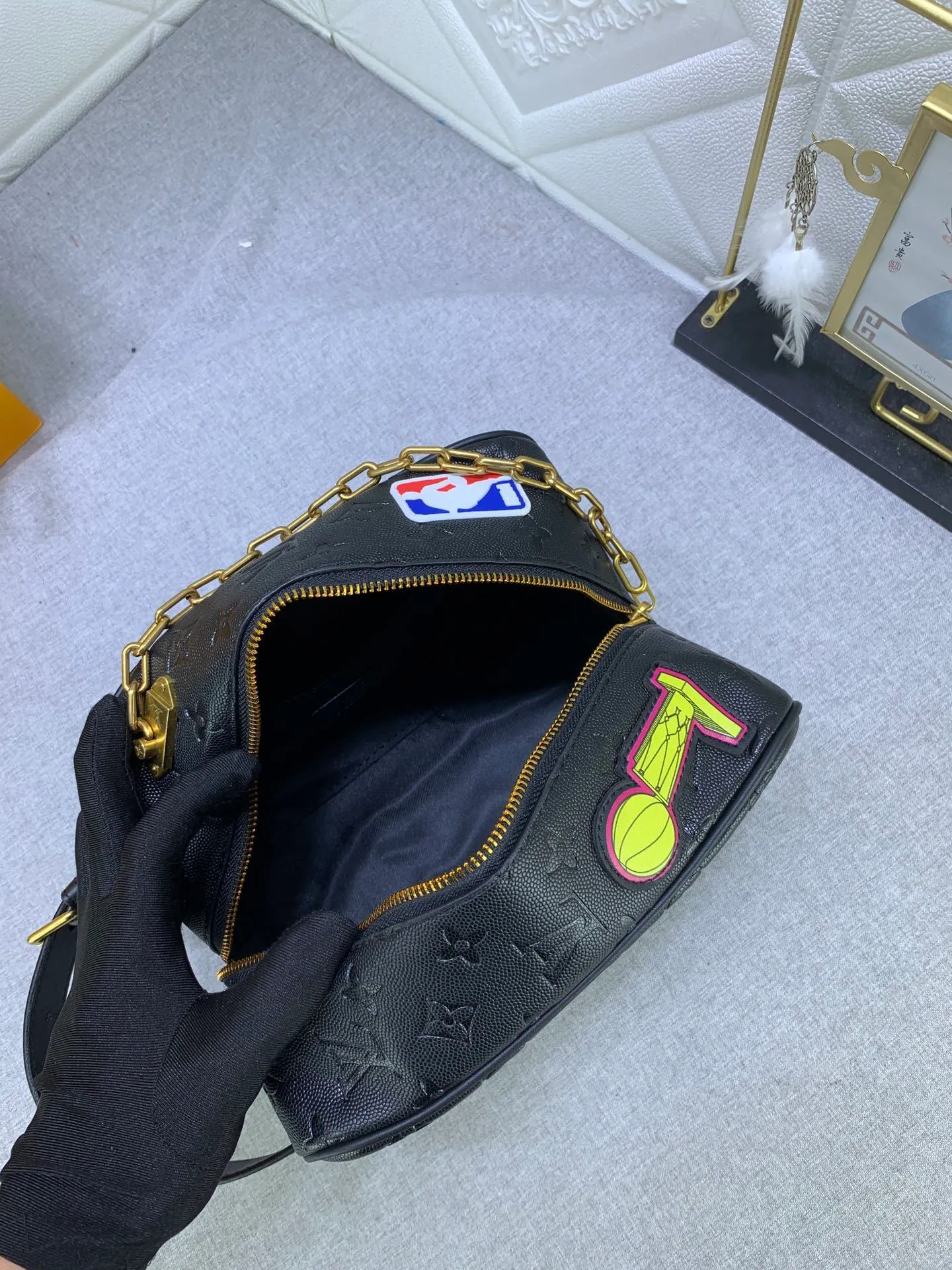 All Categories Official Website "Brand Women's Bags" Women's Bags 💙 LV Dopp Kit Toilet Bag is made of Monogram embossed Taurillon leather, and the full leather embossed NBA Toilet Bag Clutch Box Bag is embellished with a large LV basketball logo and a classic NBA logo patch, witnessing the joint creativity of Louis Vuitton and the NBA.