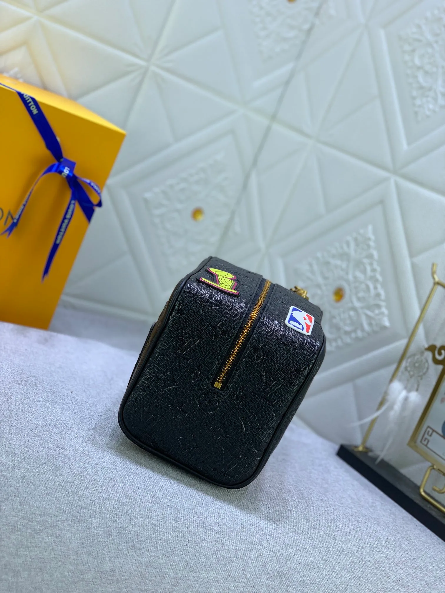 All Categories Official Website "Brand Women's Bags" Women's Bags 💙 LV Dopp Kit Toilet Bag is made of Monogram embossed Taurillon leather, and the full leather embossed NBA Toilet Bag Clutch Box Bag is embellished with a large LV basketball logo and a classic NBA logo patch, witnessing the joint creativity of Louis Vuitton and the NBA.
