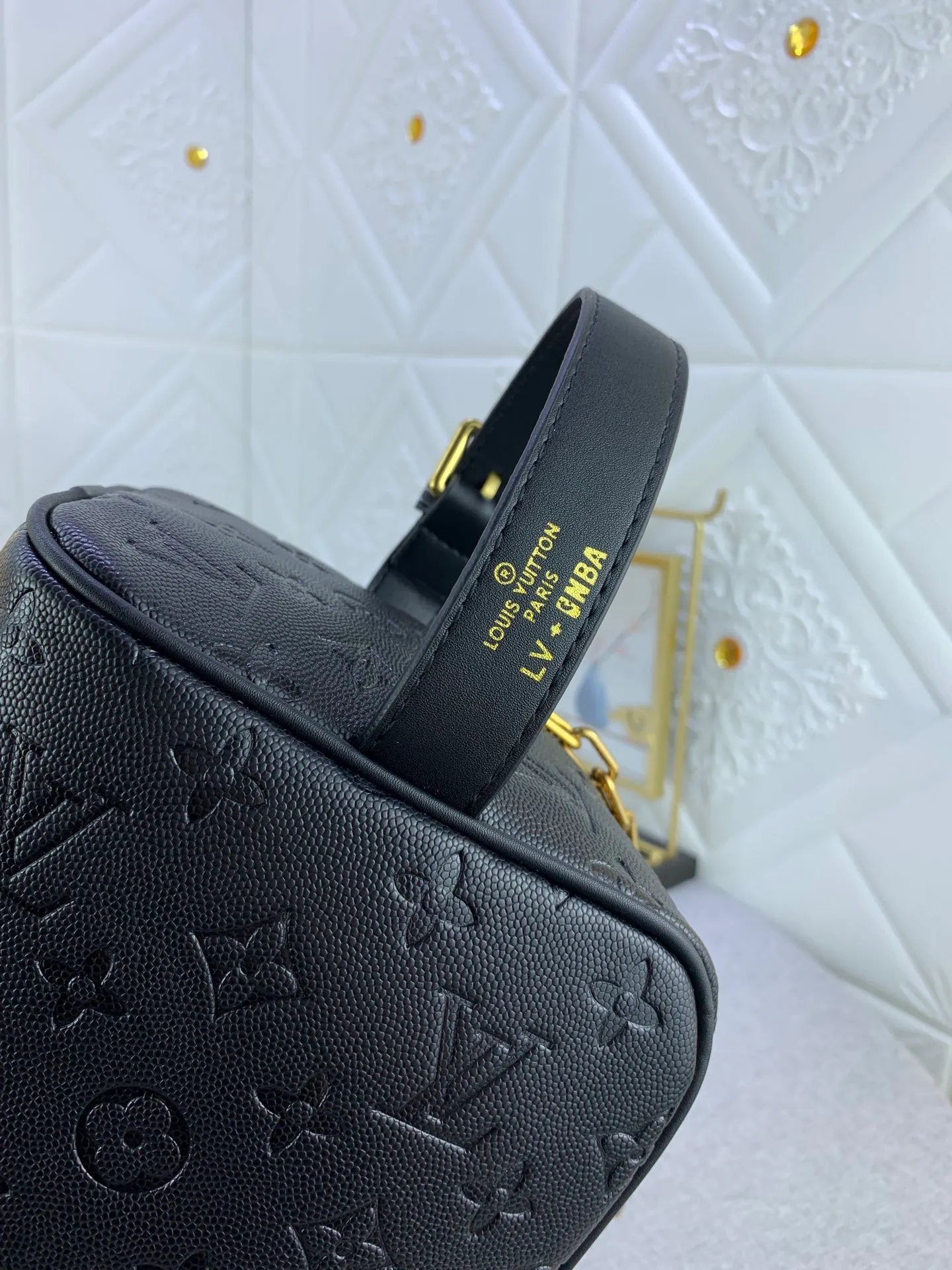 All Categories Official Website "Brand Women's Bags" Women's Bags 💙 LV Dopp Kit Toilet Bag is made of Monogram embossed Taurillon leather, and the full leather embossed NBA Toilet Bag Clutch Box Bag is embellished with a large LV basketball logo and a classic NBA logo patch, witnessing the joint creativity of Louis Vuitton and the NBA.