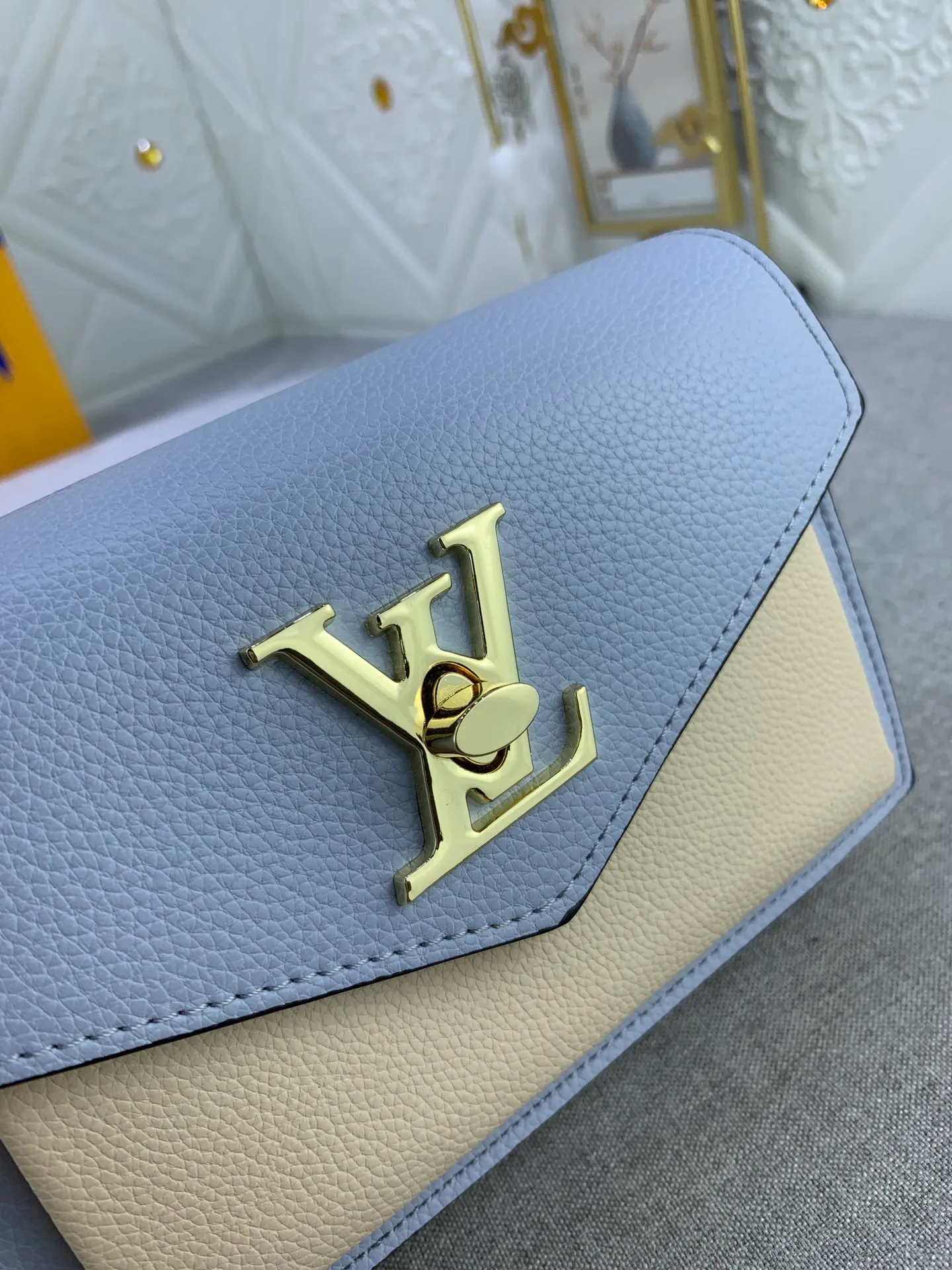 All Categories Official Website "Brand Women's Bags" Women's Bags 💙 LV This Mylockme Pochette chain bag is made of soft cow leather and continues the core elements of the Lockme series with an envelope-style flap, front pocket and LV letter hook. The trendy construction is suitable for storing mobile phones and other essentials, and the long chain allows for shoulder or cross-body wear. Detailed