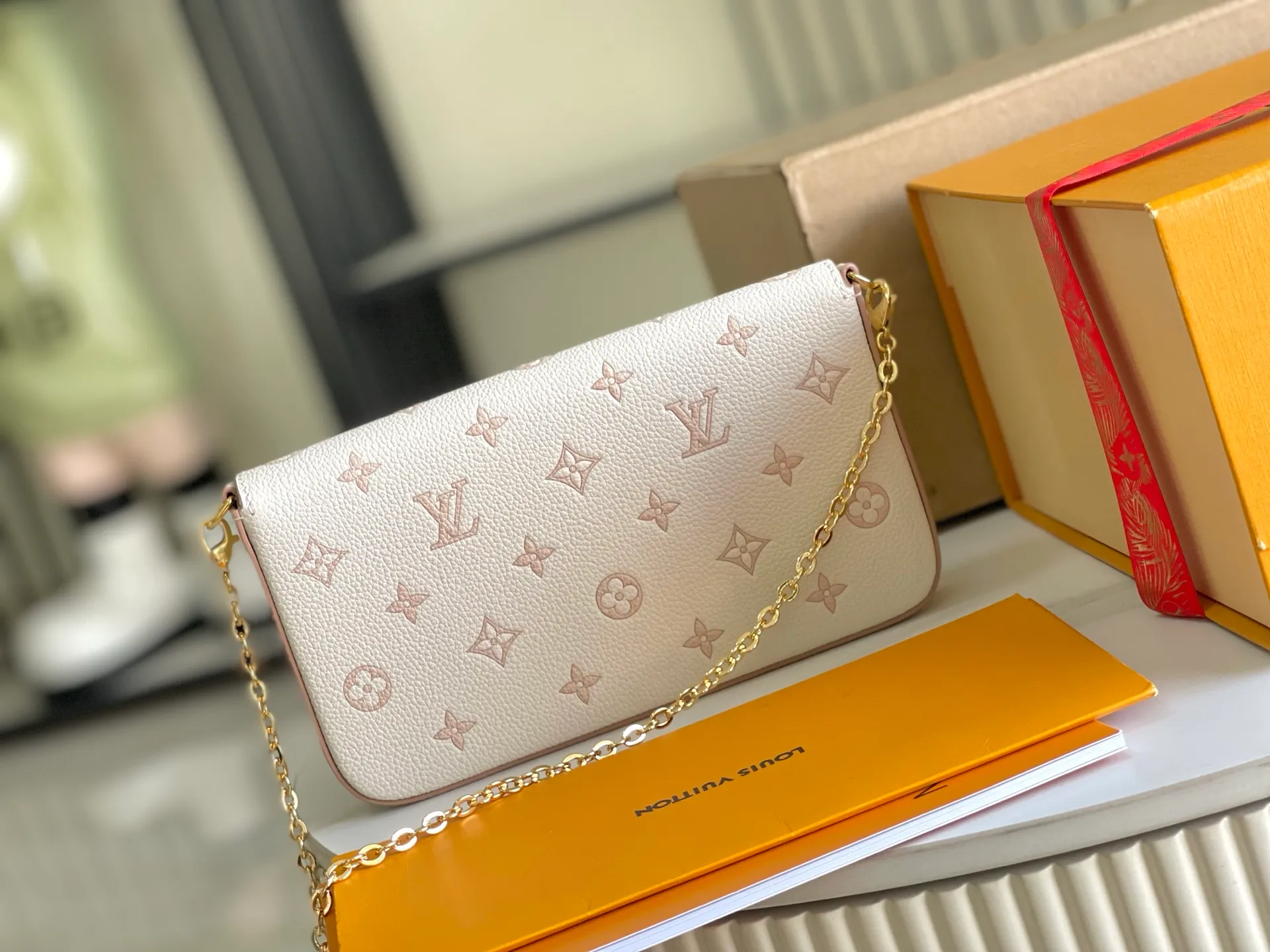 All Categories 💚 Authentic Grade Bags 💚 LV 2026 New LV Top Replica Crossbody Shoulder Bag