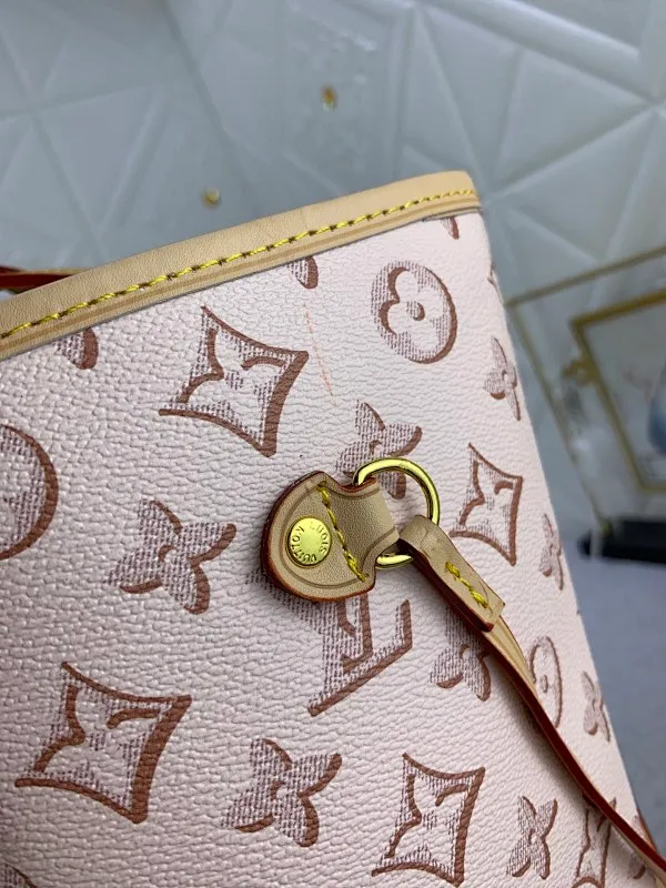 All Categories Official Website "Brand Women's Bags" Women's Bags 💙 LV upgraded original version [NEVERFULL Medium Handbag] (new silk screen shopping bag) The classic lines of the Never full MM handbag are made of colorful Monogram canvas and external front pockets, giving it a retro feel. Gold hardware - including pocket buckles - and leather