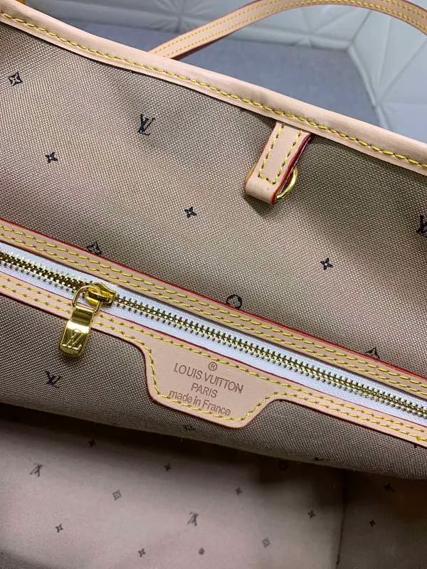All Categories Official Website "Brand Women's Bags" Women's Bags 💙 LV upgraded original version [NEVERFULL Medium Handbag] (new silk screen shopping bag) The classic lines of the Never full MM handbag are made of colorful Monogram canvas and external front pockets, giving it a retro feel. Gold hardware - including pocket buckles - and leather