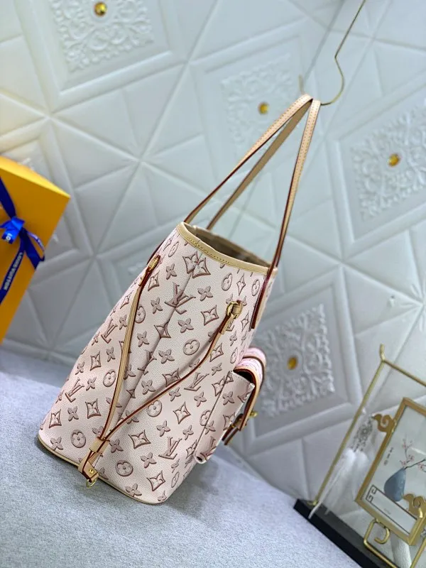 All Categories Official Website "Brand Women's Bags" Women's Bags 💙 LV upgraded original version [NEVERFULL Medium Handbag] (new silk screen shopping bag) The classic lines of the Never full MM handbag are made of colorful Monogram canvas and external front pockets, giving it a retro feel. Gold hardware - including pocket buckles - and leather