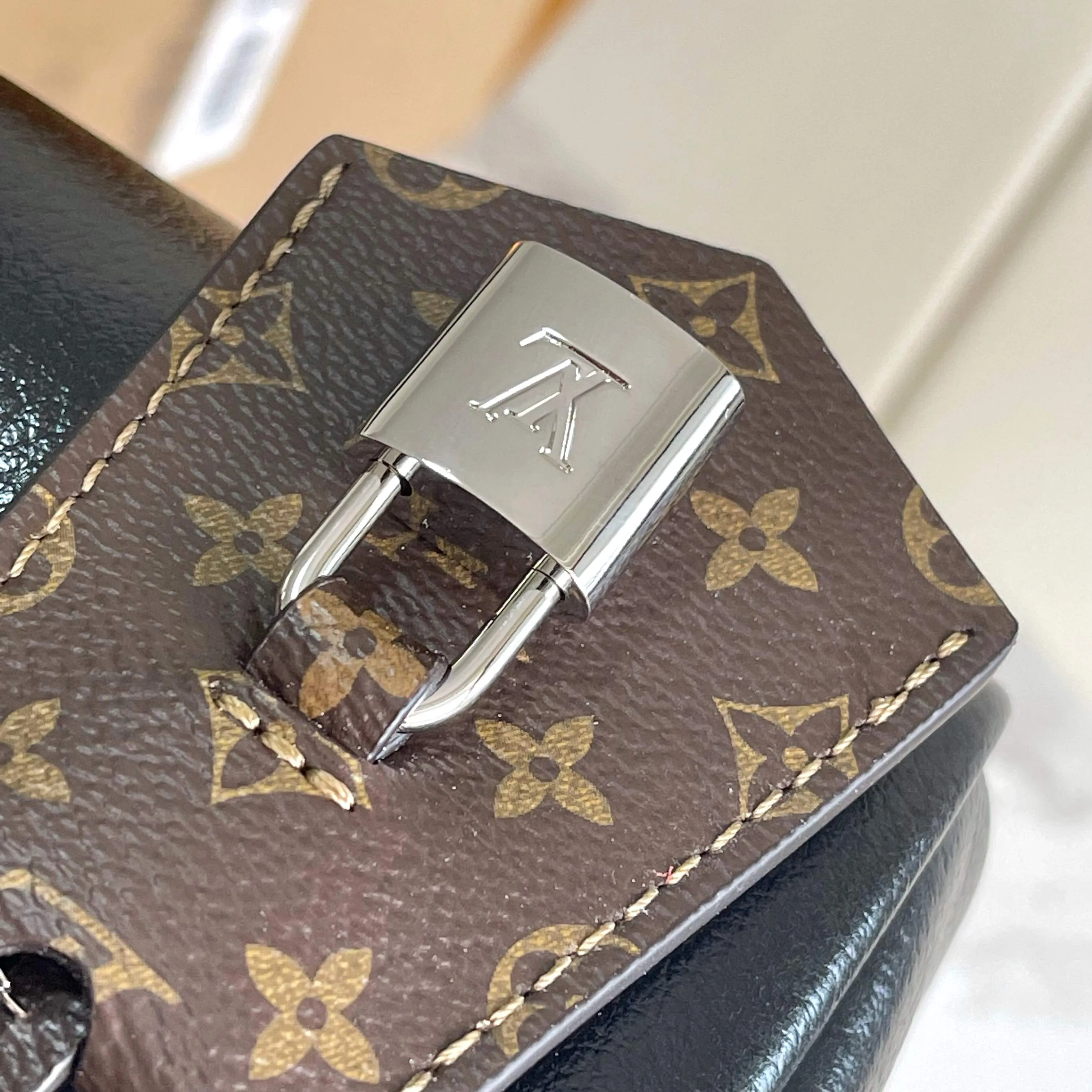 All Categories Official Website "Brand Women's Bags" Women's Bags 💙 LV LV 2026 New Crossbody Shoulder Bag
