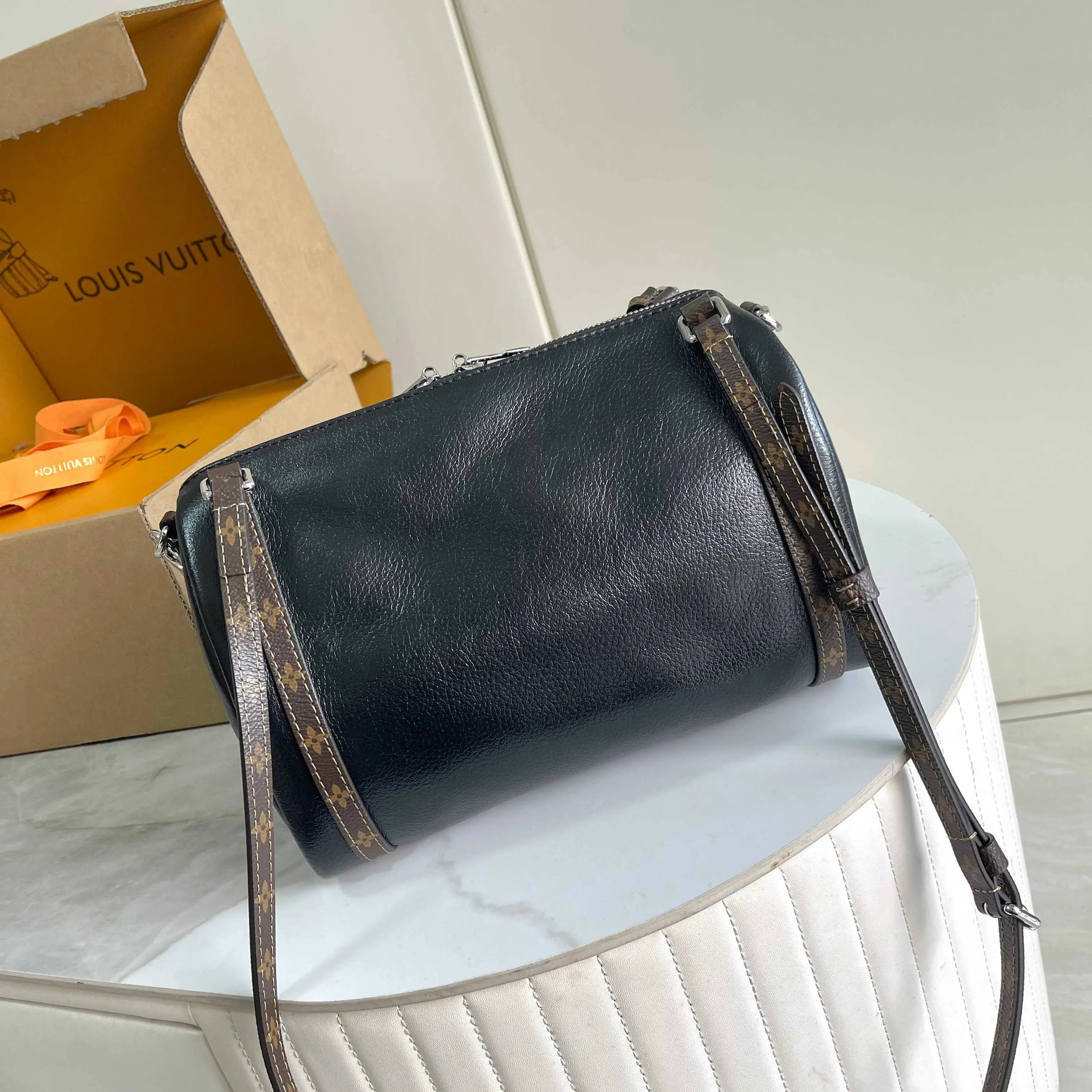 All Categories Official Website "Brand Women's Bags" Women's Bags 💙 LV LV 2026 New Crossbody Shoulder Bag