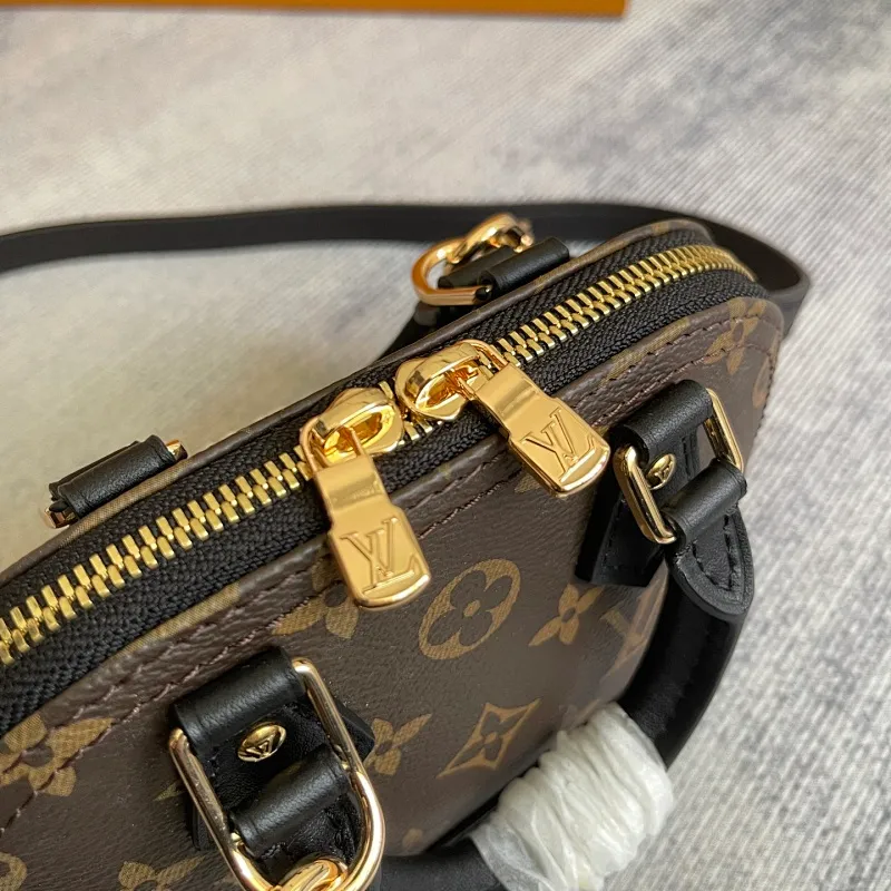 All Categories Official Website "Brand Women's Bags" Women's Bags 💙 LV 2026 New LV Crossbody Bag
