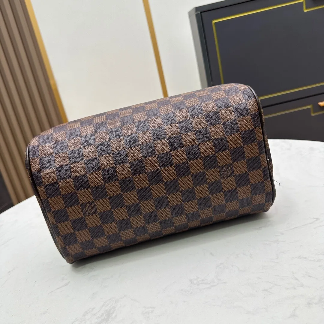 All categories Official website "Brand Women's Bags" Women's Bags 💙 LV 2024 official website new LV toiletry bag