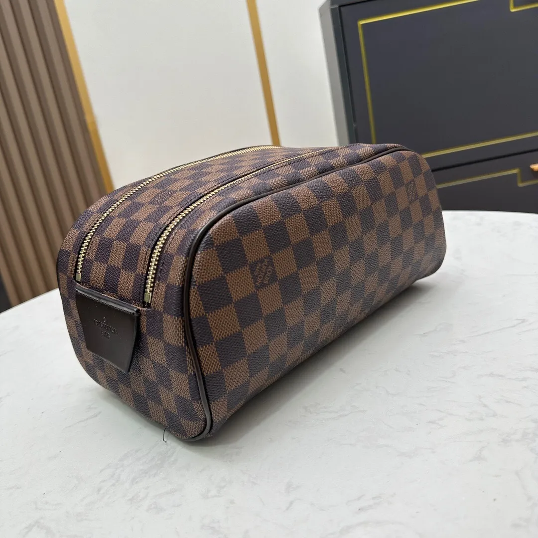 All categories Official website "Brand Women's Bags" Women's Bags 💙 LV 2024 official website new LV toiletry bag