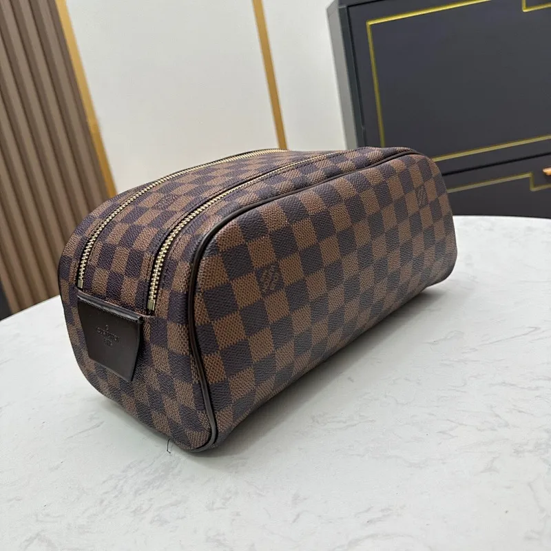 All categories Official website "Brand Women's Bags" Women's Bags 💙 LV 2024 official website new LV toiletry bag