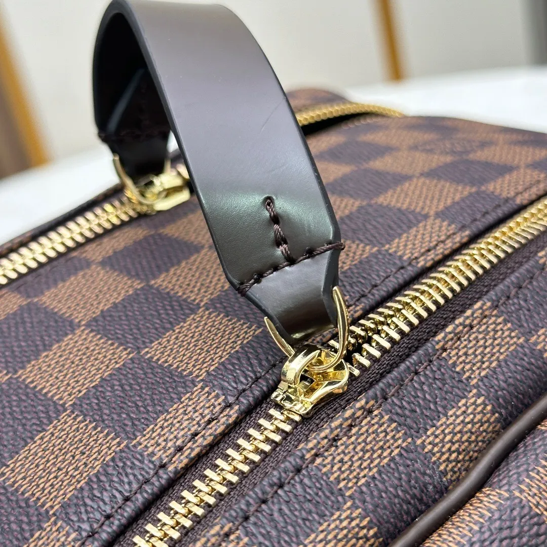 All categories Official website "Brand Women's Bags" Women's Bags 💙 LV 2024 official website new LV toiletry bag