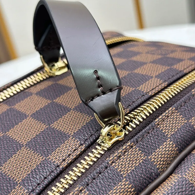 All categories Official website "Brand Women's Bags" Women's Bags 💙 LV 2024 official website new LV toiletry bag