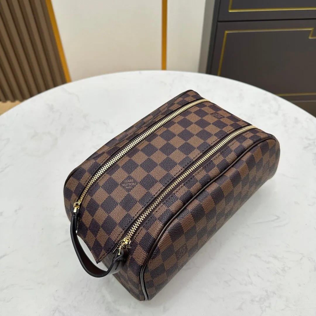 All categories Official website "Brand Women's Bags" Women's Bags 💙 LV 2024 official website new LV toiletry bag