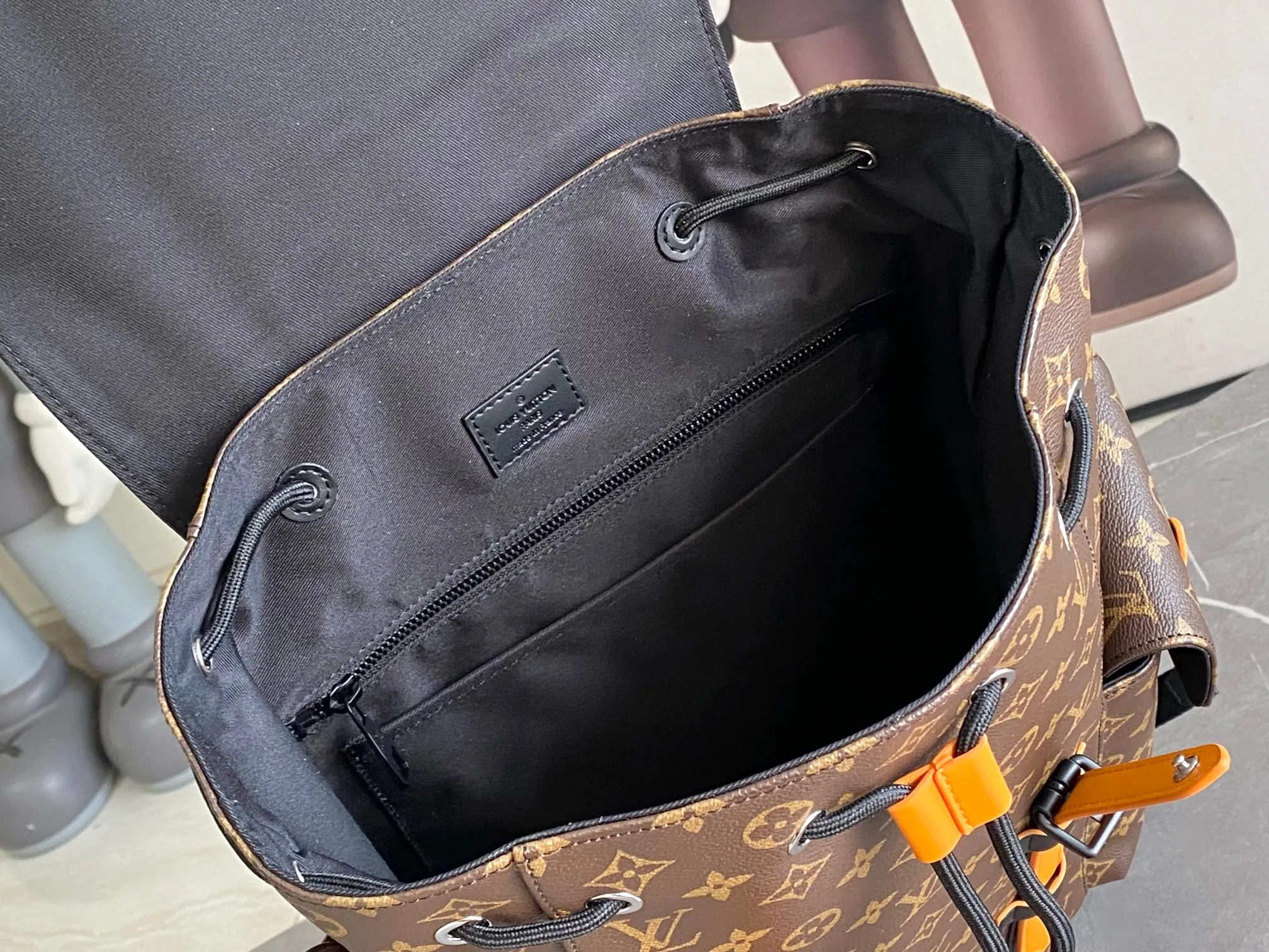 All categories 💚 Authentic bags 💚 LV LV classic backpack