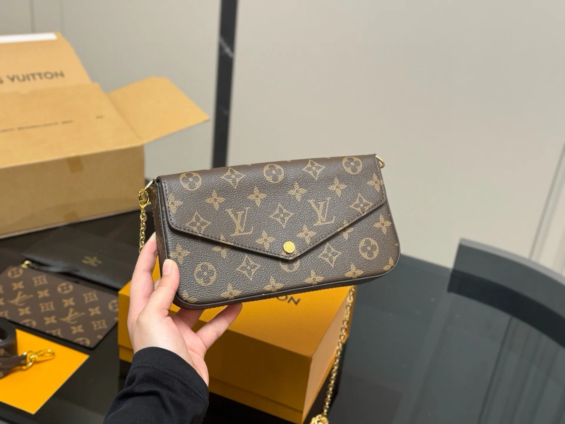 All Categories Official Website "Brand Women's Bags" Women's Bags 💙 LV 2025 New LV Crossbody Bag