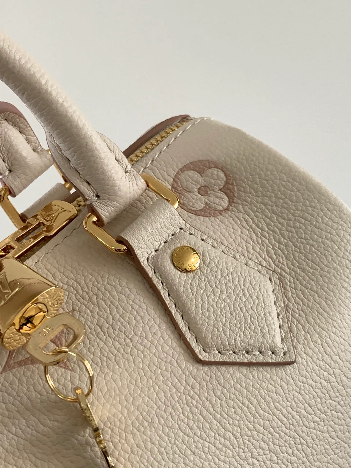 All Categories Official Website "Brand Women's Bags" Women's Bags 💙 LV 2026 New LV Crossbody Bag