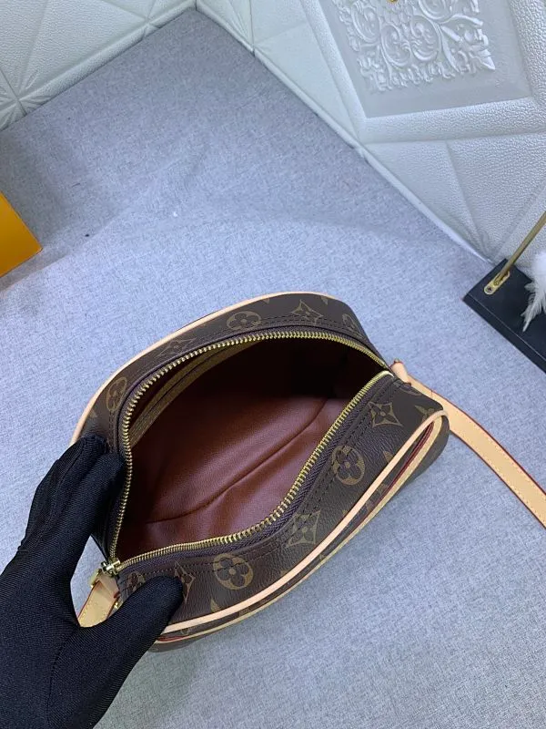 All Categories Official Website "Brand Women's Bags" Women's Bags 💙 LV Upgraded Original Vintage Second-hand Series Satchel Bags The round and cute second-hand style is here again. Commonly known as apple bags, steamed bun bags, horseshoe bags, the streamlined bag body is soft and you will like it. It is still the classic Monogram presbyopic series, very! Real leather lining that can be packed very well. The capacity is great and the size is great.