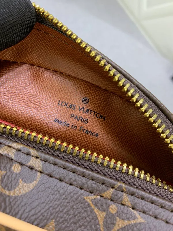 All Categories Official Website "Brand Women's Bags" Women's Bags 💙 LV Upgraded Original Vintage Second-hand Series Satchel Bags The round and cute second-hand style is here again. Commonly known as apple bags, steamed bun bags, horseshoe bags, the streamlined bag body is soft and you will like it. It is still the classic Monogram presbyopic series, very! Real leather lining that can be packed very well. The capacity is great and the size is great.