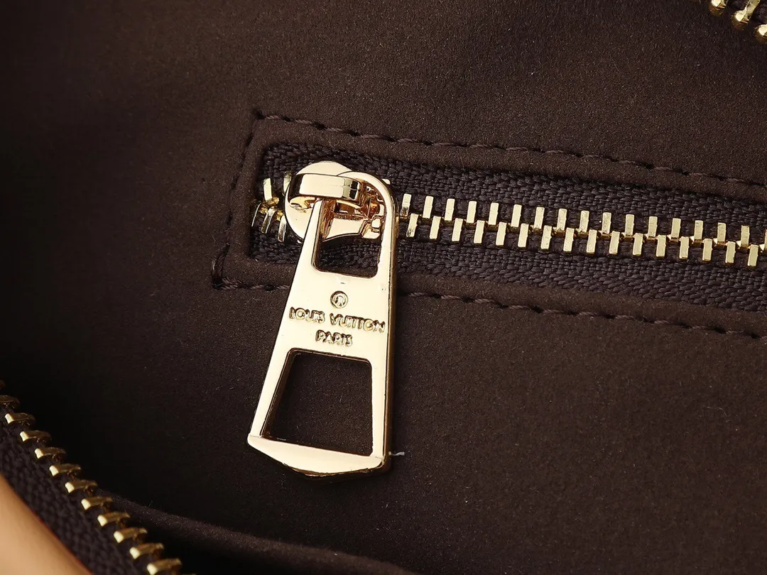 All Categories Official Website "Brand Women's Bags" Women's Bags 💙 LV 2025 New LV Crossbody Bag