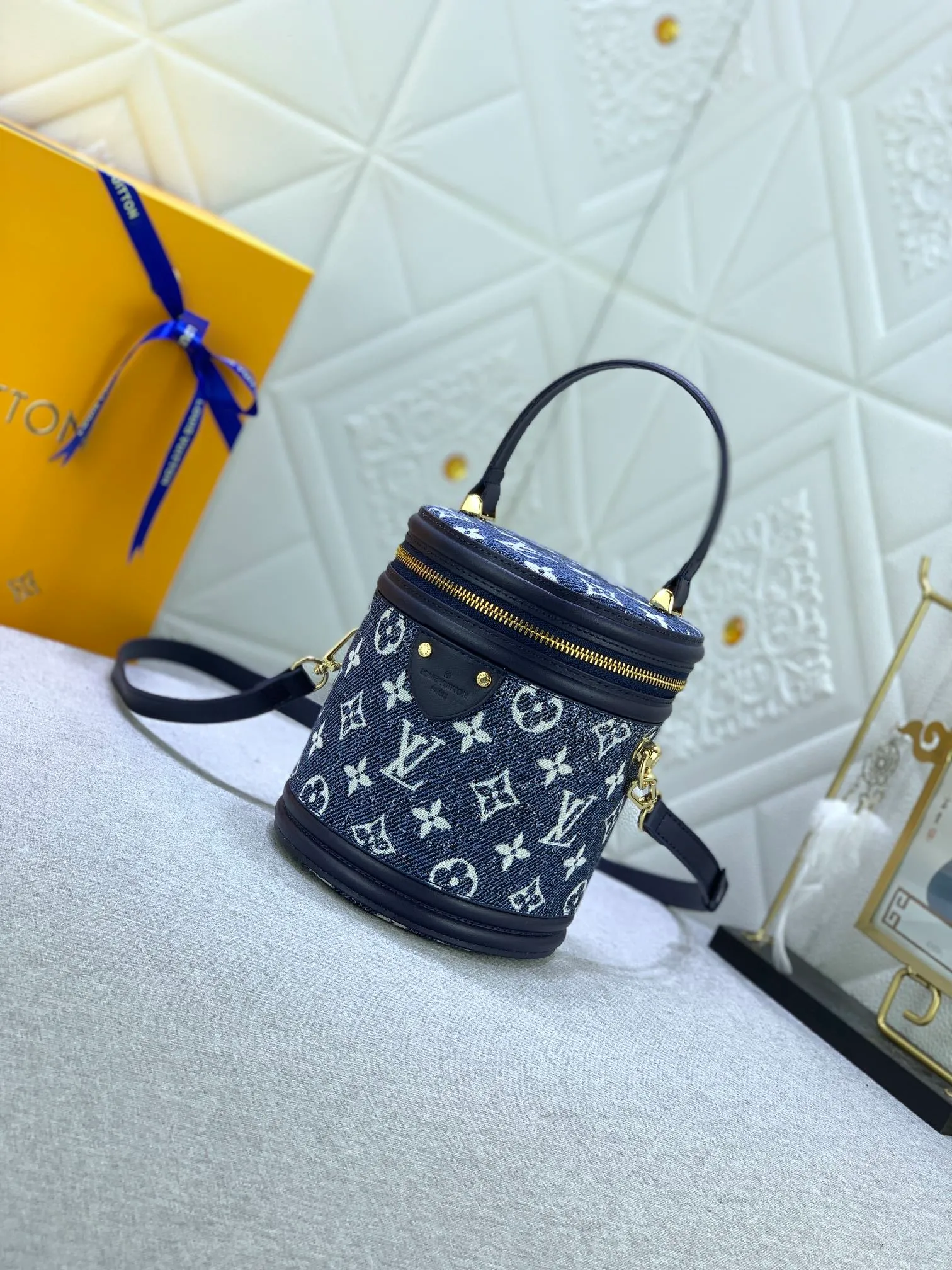 All Categories Official Website "Brand Women's Bags" Women's Bags 💙 LV upgraded original gradient denim blue cannes fortune bag. Drawing on the shape of a long-standing makeup box, women's art director Nicolas Ghesquière recreates the classic charm of the past with this semi-rigid handbag. Monogram and Monogram Reverse