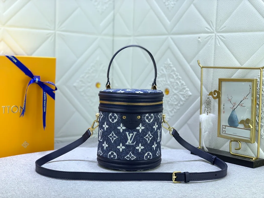All Categories Official Website "Brand Women's Bags" Women's Bags 💙 LV upgraded original gradient denim blue cannes fortune bag. Drawing on the shape of a long-standing makeup box, women's art director Nicolas Ghesquière recreates the classic charm of the past with this semi-rigid handbag. Monogram and Monogram Reverse