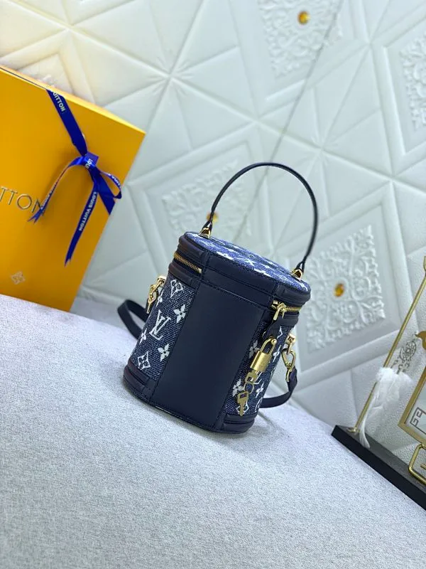 All Categories Official Website "Brand Women's Bags" Women's Bags 💙 LV upgraded original gradient denim blue cannes fortune bag. Drawing on the shape of a long-standing makeup box, women's art director Nicolas Ghesquière recreates the classic charm of the past with this semi-rigid handbag. Monogram and Monogram Reverse