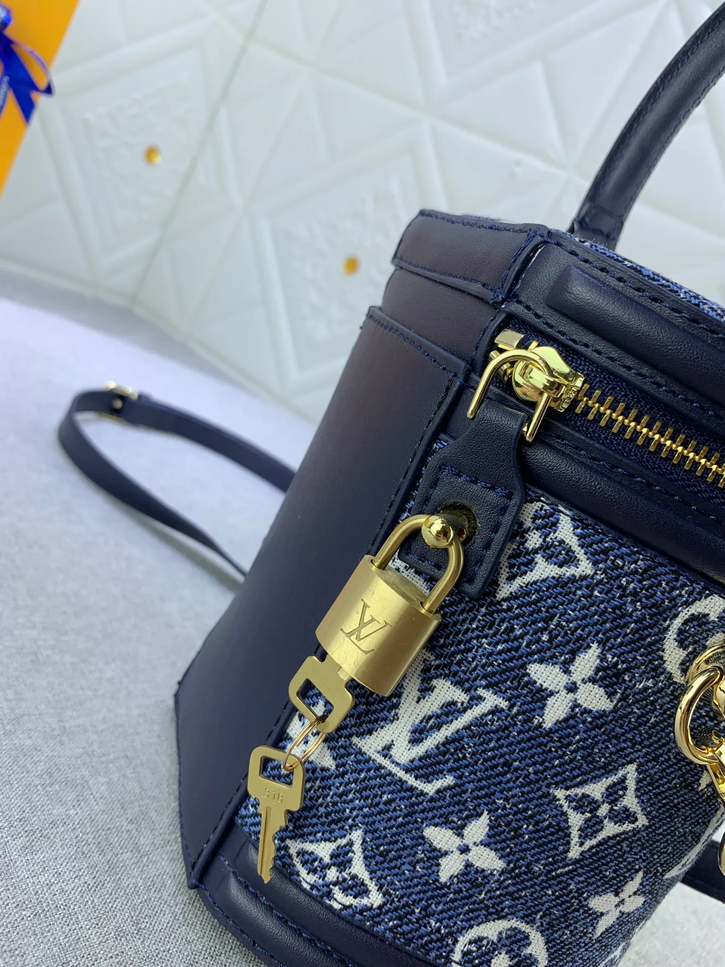 All Categories Official Website "Brand Women's Bags" Women's Bags 💙 LV upgraded original gradient denim blue cannes fortune bag. Drawing on the shape of a long-standing makeup box, women's art director Nicolas Ghesquière recreates the classic charm of the past with this semi-rigid handbag. Monogram and Monogram Reverse