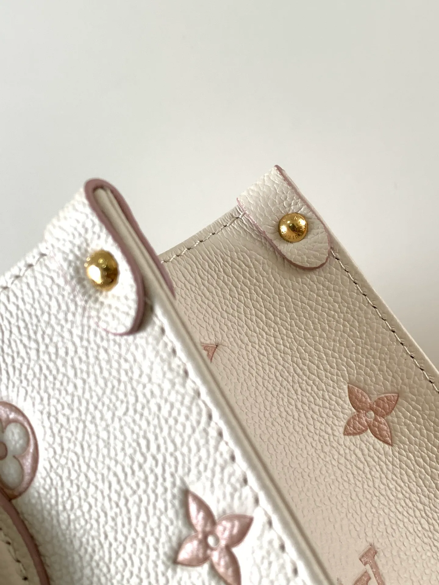 All categories Official website "Brand Women's Bags" Women's Bags 💙 LV 2026 new LV hand-held crossbody bag
