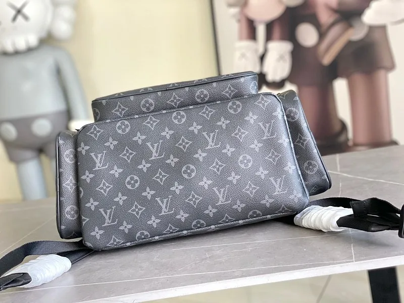 All categories 💚 Authentic bags 💚 LV LV classic backpack
