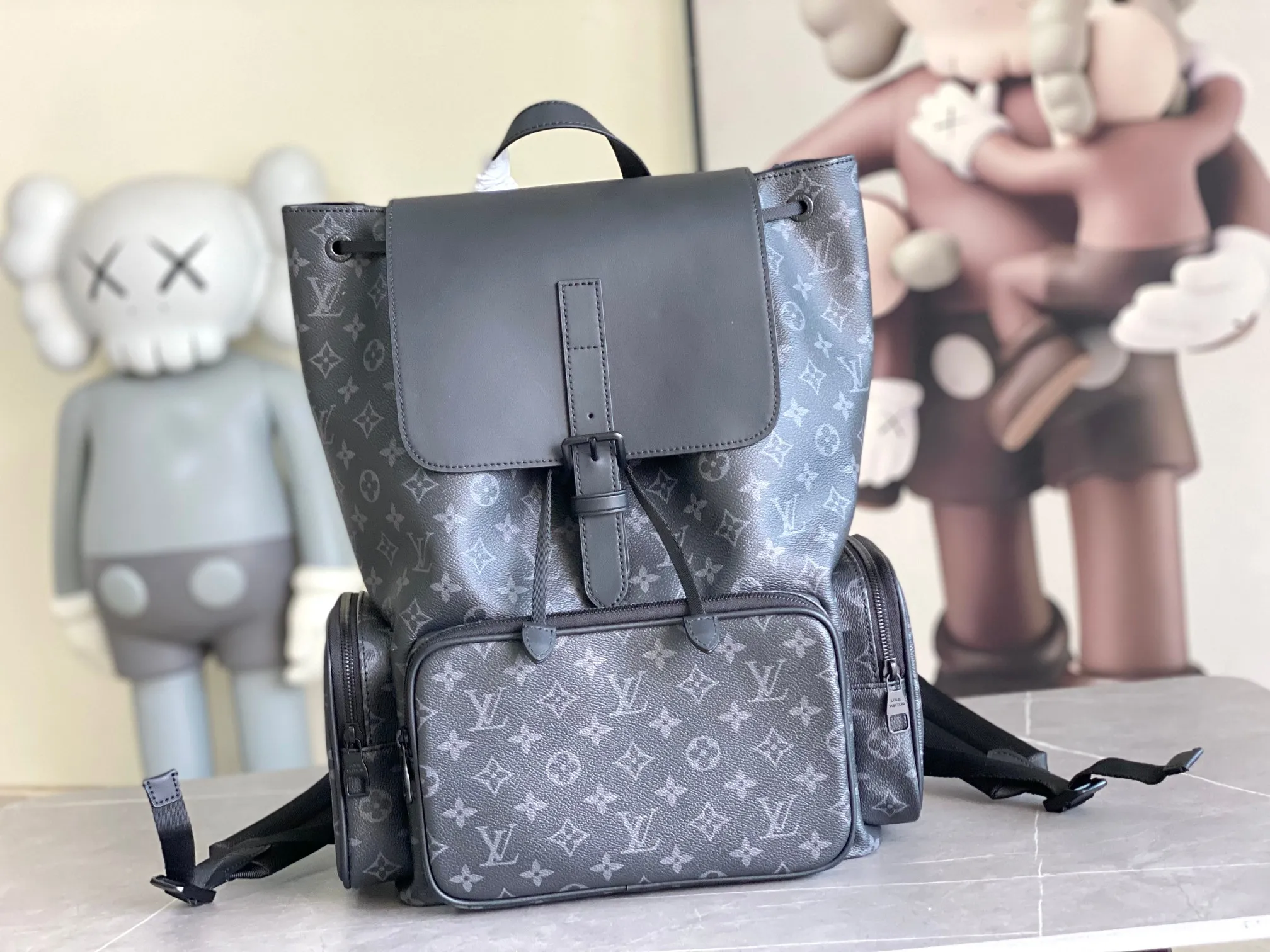 All categories 💚 Authentic bags 💚 LV LV classic backpack